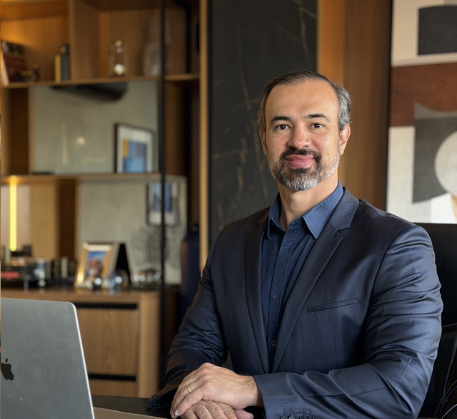 Dr. André Azevedo